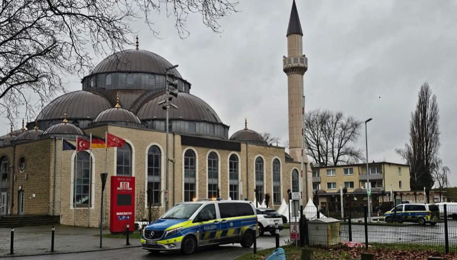 Duisburg ve Essen Ditib Merkez Camilerine Bomba  ihbarı. 