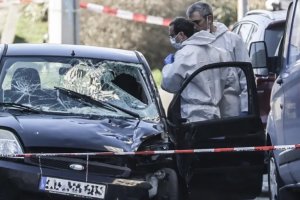 Almanya Mannheim’de  bir araç kalabalığın arasına daldı.
